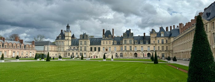 Château de Fontainebleau is one of Paris.