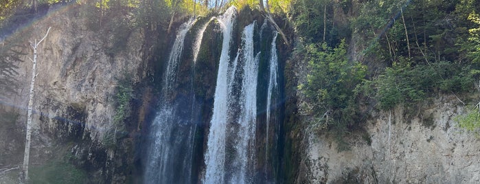 Spearfish Falls is one of Mount Rushmore.