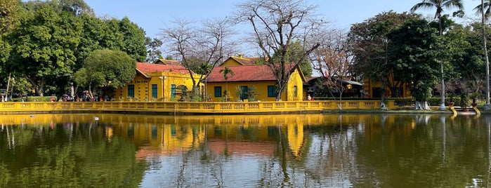 Nhà Sàn Bác Hồ (Uncle Ho's Stilt House) is one of Lieux qui ont plu à Tobias.