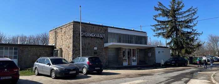 Gyermekvasút - Széchenyi-hegy is one of 111 Orte in Budapest die man gesehen haben muss.