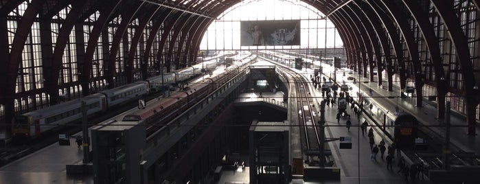 Antwerp-Central Railway Station is one of Openbaar vervoer.