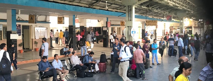 Vapi Railway Station is one of Lugares guardados de Abhijeet.