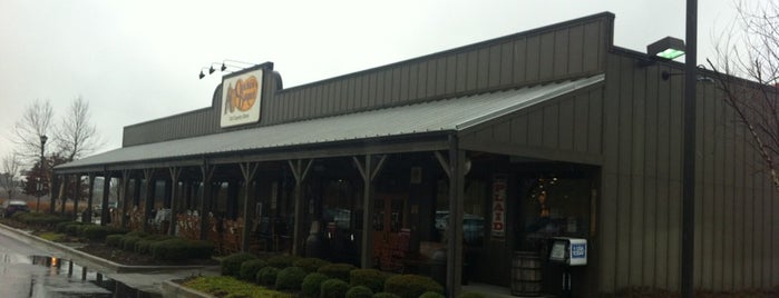 Cracker Barrel Old Country Store is one of Tempat yang Disukai Chester.