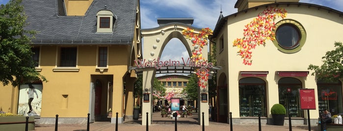 Wertheim Village is one of สถานที่ที่ Mertesacker ถูกใจ.