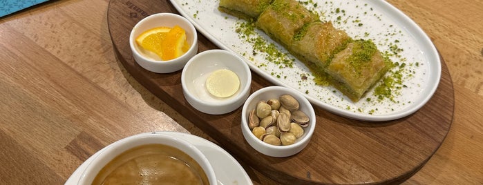 Damla Baklavaları is one of Düsseldorf Food.