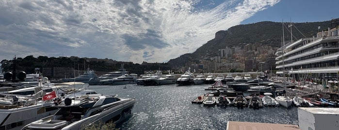Yacht Club de Monaco is one of Lugares favoritos de BP.