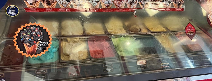 Cold Stone Creamery is one of Tempat yang Disukai Enrique.