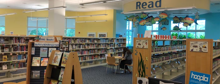 Boca Raton Public Library is one of Tempat yang Disukai Kamila.