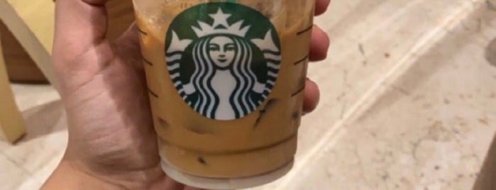 Starbucks is one of สถานที่ที่ Veronika ถูกใจ.
