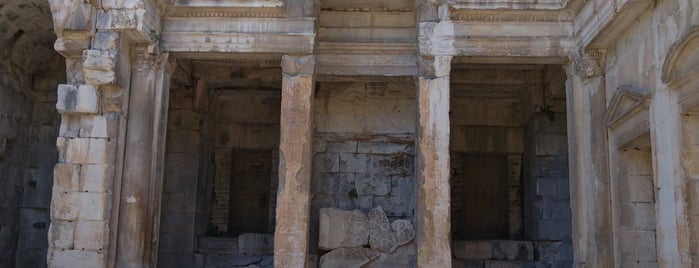 Temple de Diane is one of Nîmes.