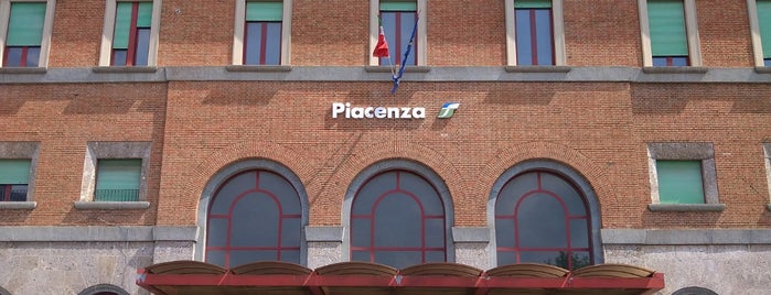Stazione Piacenza is one of Gare.