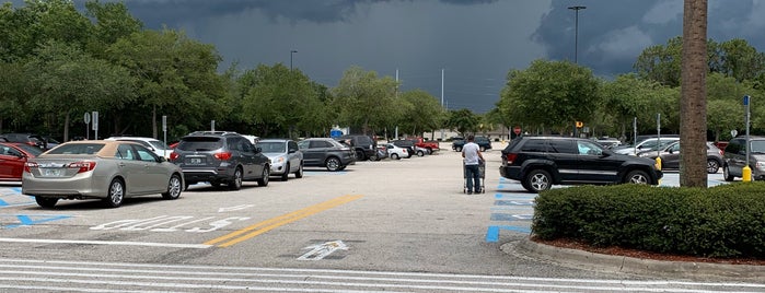 Walmart Supercenter is one of Lugares favoritos de Kimmie.