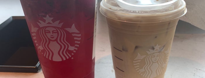 Starbucks is one of Orte, die Kimmie gefallen.