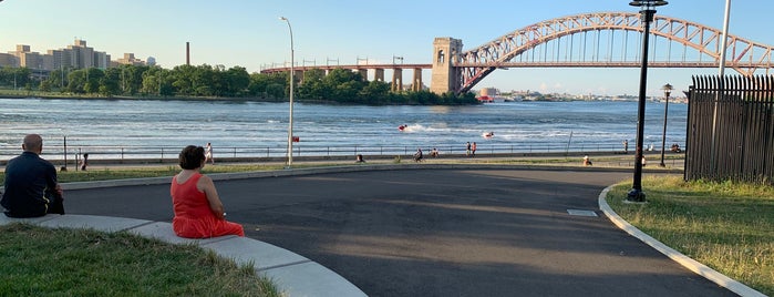 The Strip - Astoria Park is one of สถานที่ที่ Kimmie ถูกใจ.