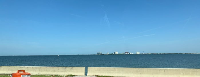Howard Frankland Bridge is one of Kimmieさんのお気に入りスポット.