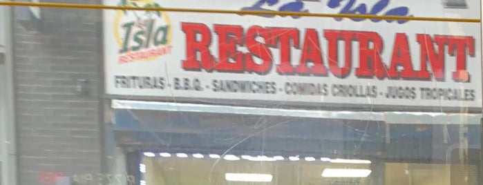 La Isla Restaurant is one of Locais salvos de Karla.
