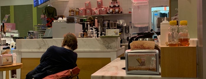 Stan's Donuts & Coffee is one of Tempat yang Disukai Kimmie.