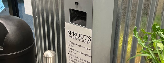 Sprouts Farmers Market is one of Kimmie'nin Beğendiği Mekanlar.
