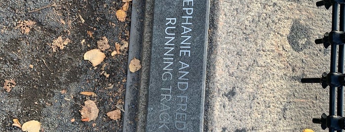 Stephanie and Fred Shuman Running Track is one of Kimmie'nin Beğendiği Mekanlar.