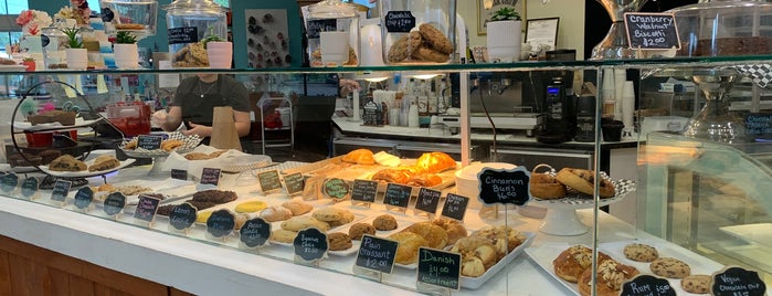 Southern Bay Bakery is one of Locais curtidos por Kimmie.