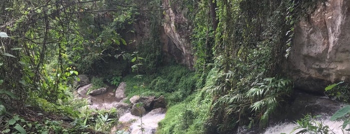 Huay Kaew Waterfall is one of Orte, die Bianca gefallen.