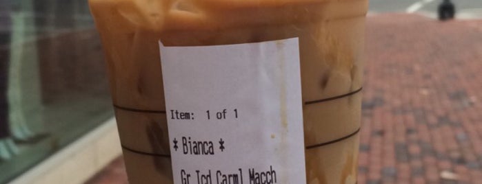 Starbucks is one of Locais curtidos por Bianca.