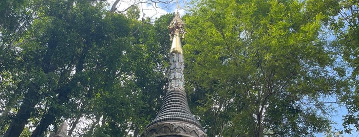 Wat Sakithaka (Wat Pha Lat) is one of Chiang Mai.