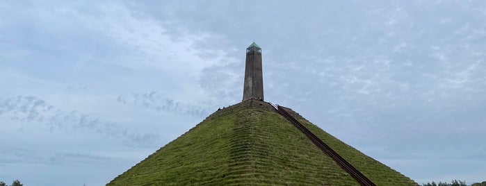 Pyramide van Austerlitz is one of สถานที่ที่ Theo ถูกใจ.