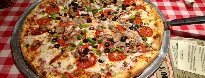 Tomasino's New York Pizzeria is one of Lugares favoritos de Scott.