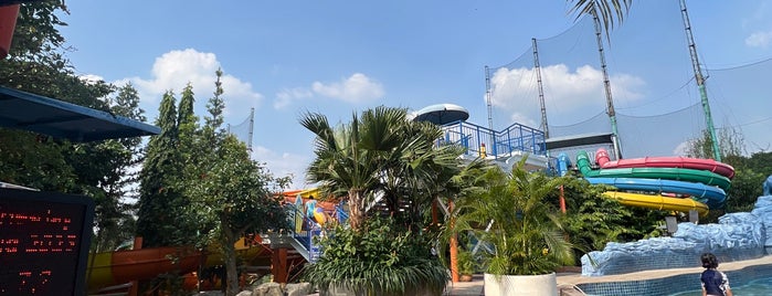 Pondok Indah Waterpark is one of mtvU Spring Break 2012 [RETIRED].