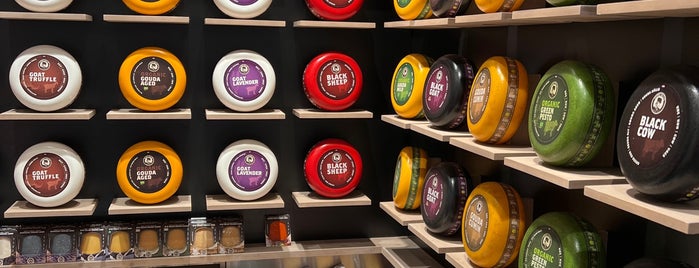 Cheese & More is one of Lugares favoritos de Joao.