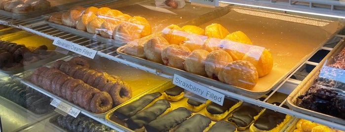 The Donut Shoppe is one of Lugares favoritos de McKenzie.