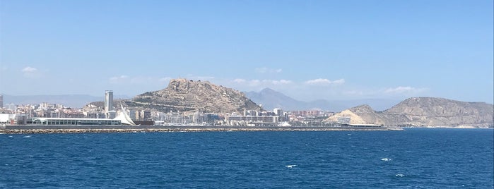 Port of Alicante is one of Locais curtidos por Esra.