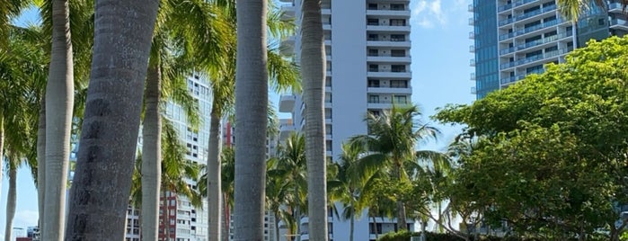 Four Seasons Hotel Miami is one of hotels 2.