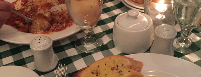 Uncle Sal's Italian Restaurant is one of Amandaさんのお気に入りスポット.