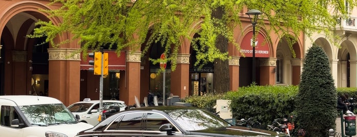 Galleria Cavour is one of Bologna Storica 1.