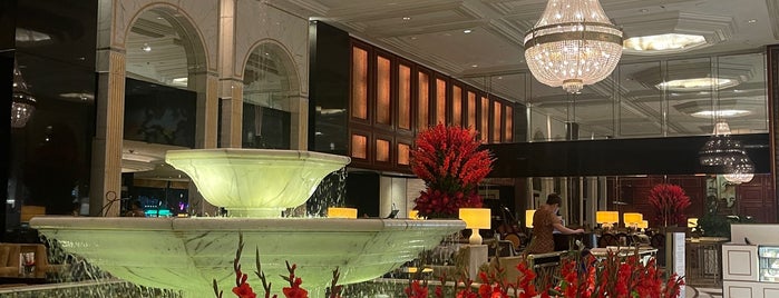 Kowloon Shangri-La is one of Hotels Around The World.