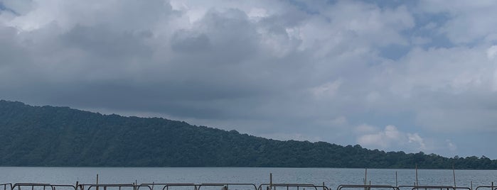 Danau Beratan is one of Tempat yang Disukai Edje.