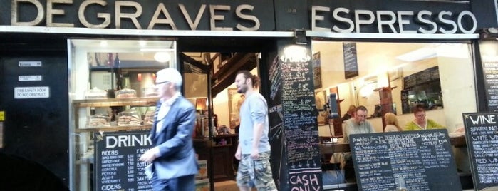 Degraves Espresso Bar is one of Tempat yang Disimpan Clara.