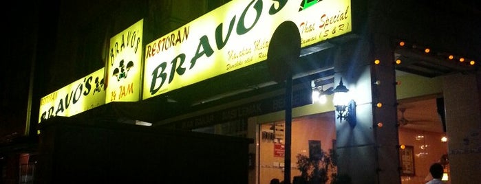 Restoran Bravo's is one of Lugares favoritos de Jimmy.
