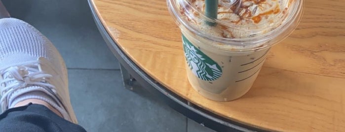 Starbucks is one of Meem'in Beğendiği Mekanlar.