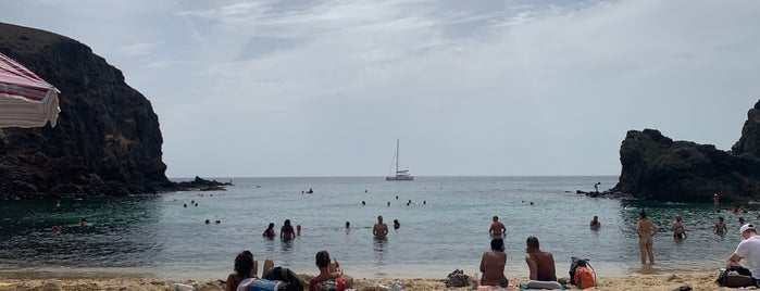 Playa de Papagayo is one of [ Islas Canarias ].