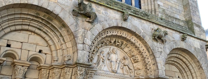 Basilique Saint-Sauveur is one of Bretagne.