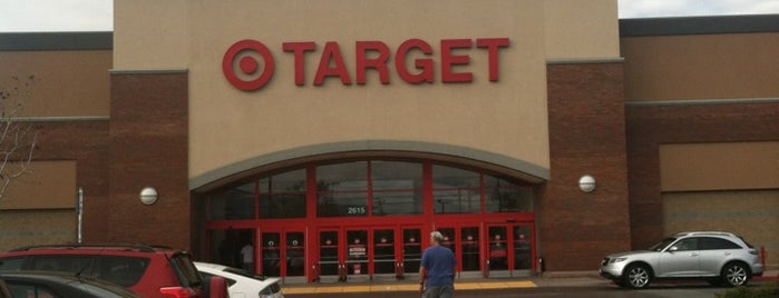 Target is one of Lugares favoritos de Joey.