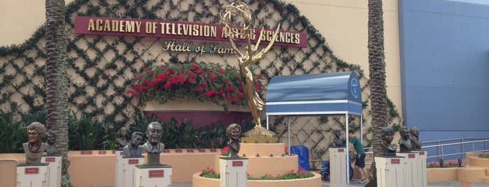 Hall of Fame Plaza - Academy of Television Arts & Sciences is one of สถานที่ที่ Lizzie ถูกใจ.