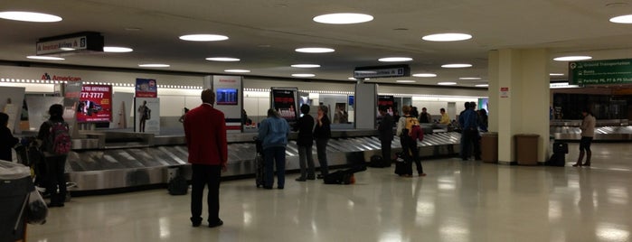Baggage Claim is one of Lieux qui ont plu à Noelle.