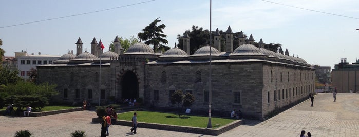 Türk Vakıf Hat Sanatları Müzesi is one of Tarih.