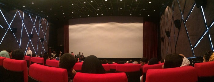 Golestan Cinema Complex | پردیس سینمایی گلستان is one of H 님이 좋아한 장소.