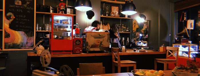 İlmisimya is one of Istanbul Cafes.