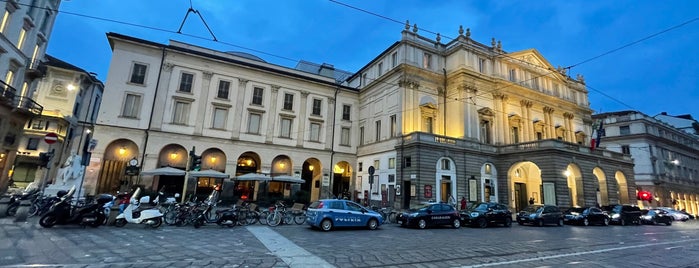 Piazza della Scala is one of martín’s Liked Places.